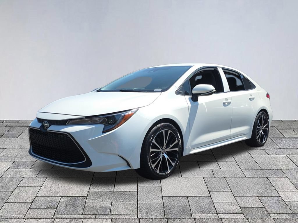Used 2021 Toyota Corolla LE FWD image 3