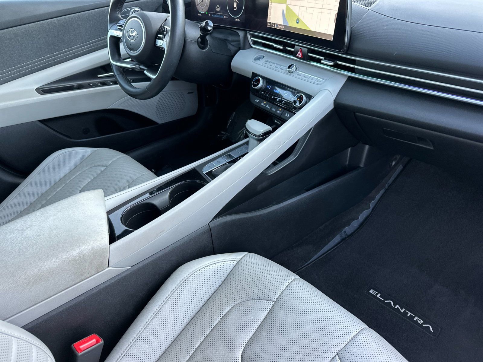 Used 2023 Hyundai Elantra Limited image 15