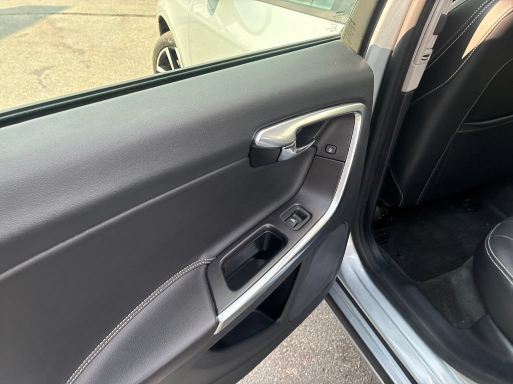 Used 2018 Volvo V60 T5 Dynamic FWD image 7