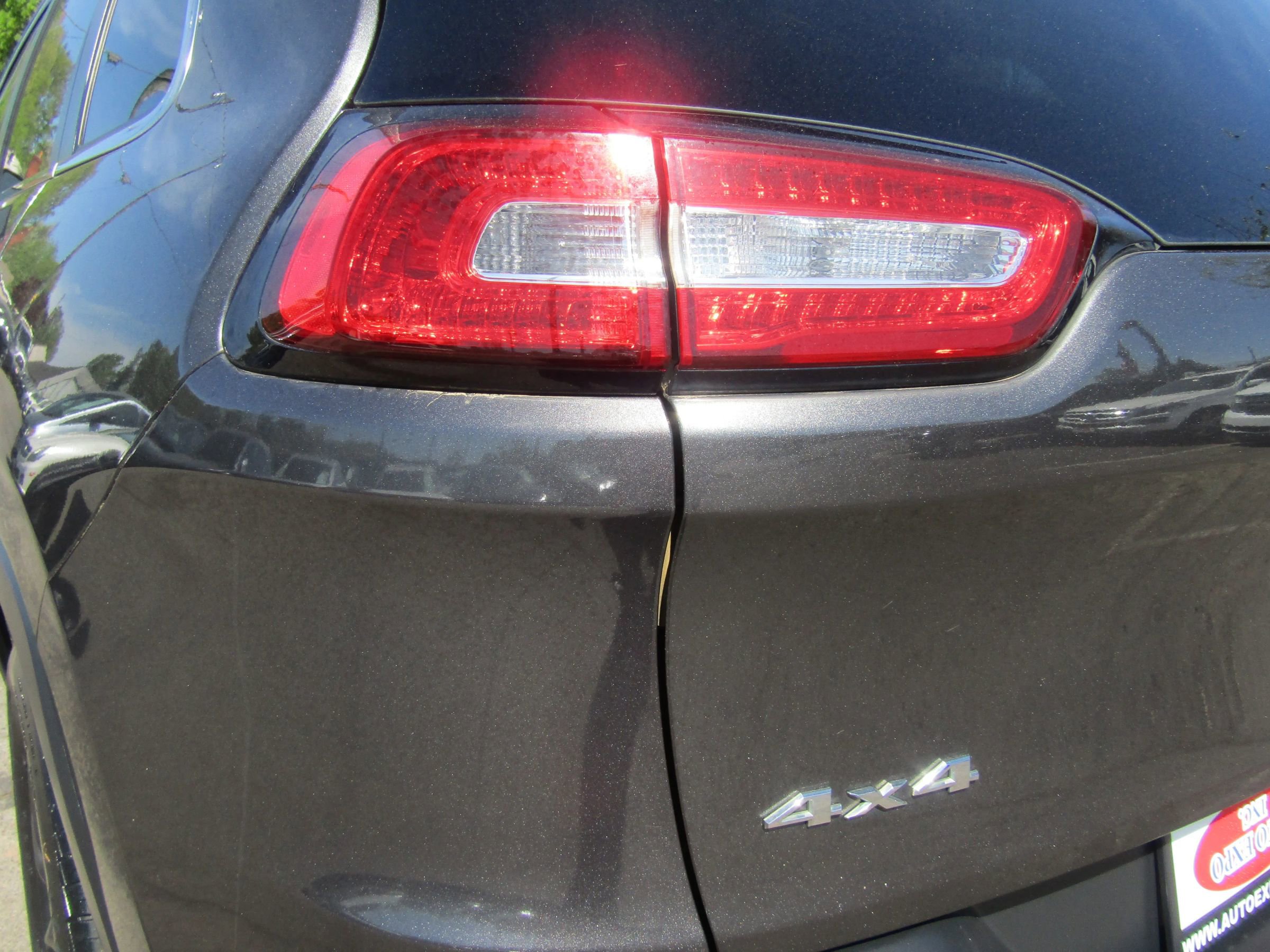 Used 2015 Jeep Cherokee Limited image 10