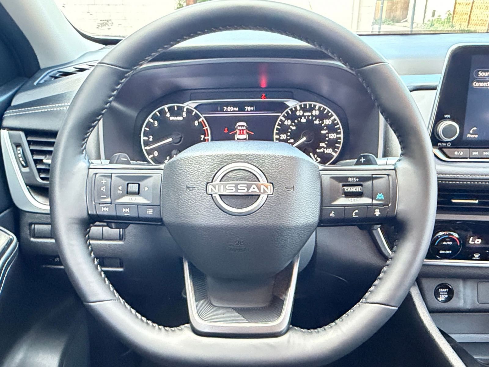 Used 2025 Nissan Rogue SV FWD image 29