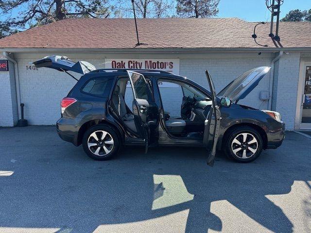 Used 2017 Subaru Forester 2.5i Premium w/ All-Weather Package image 10