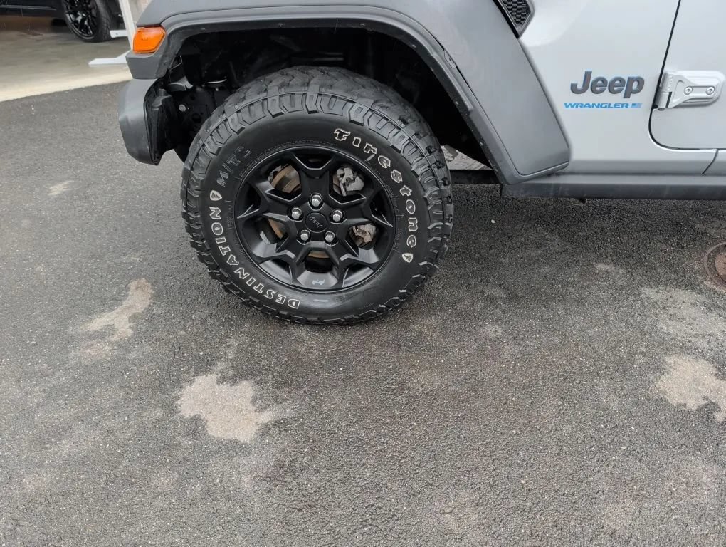 Used 2023 Jeep Wrangler Unlimited w/ Sun & Screen Package AWD/4WD image 25