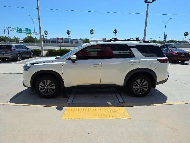 Used 2024 Nissan Pathfinder SV w/ SV Premium Package FWD image 7