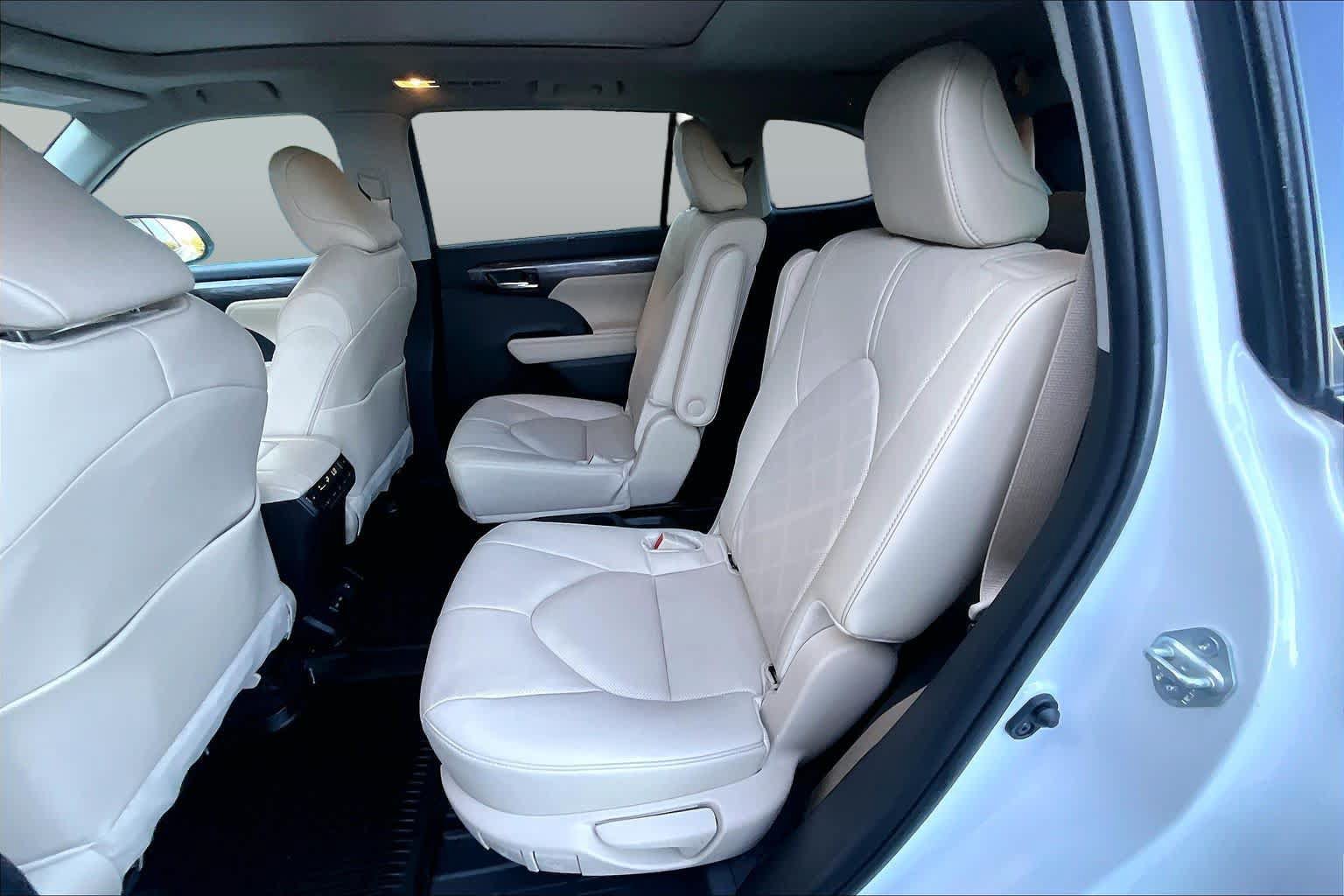 Used 2024 Toyota Highlander Platinum AWD/4WD image 19