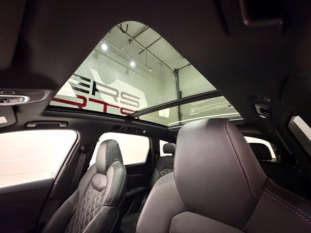 Used 2024 Audi SQ7 Premium Plus AWD/4WD image 16