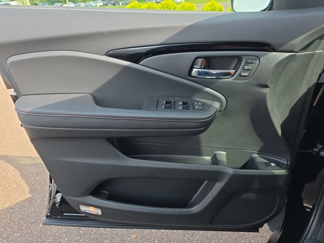 New 2026 Honda Ridgeline Black Edition image 9