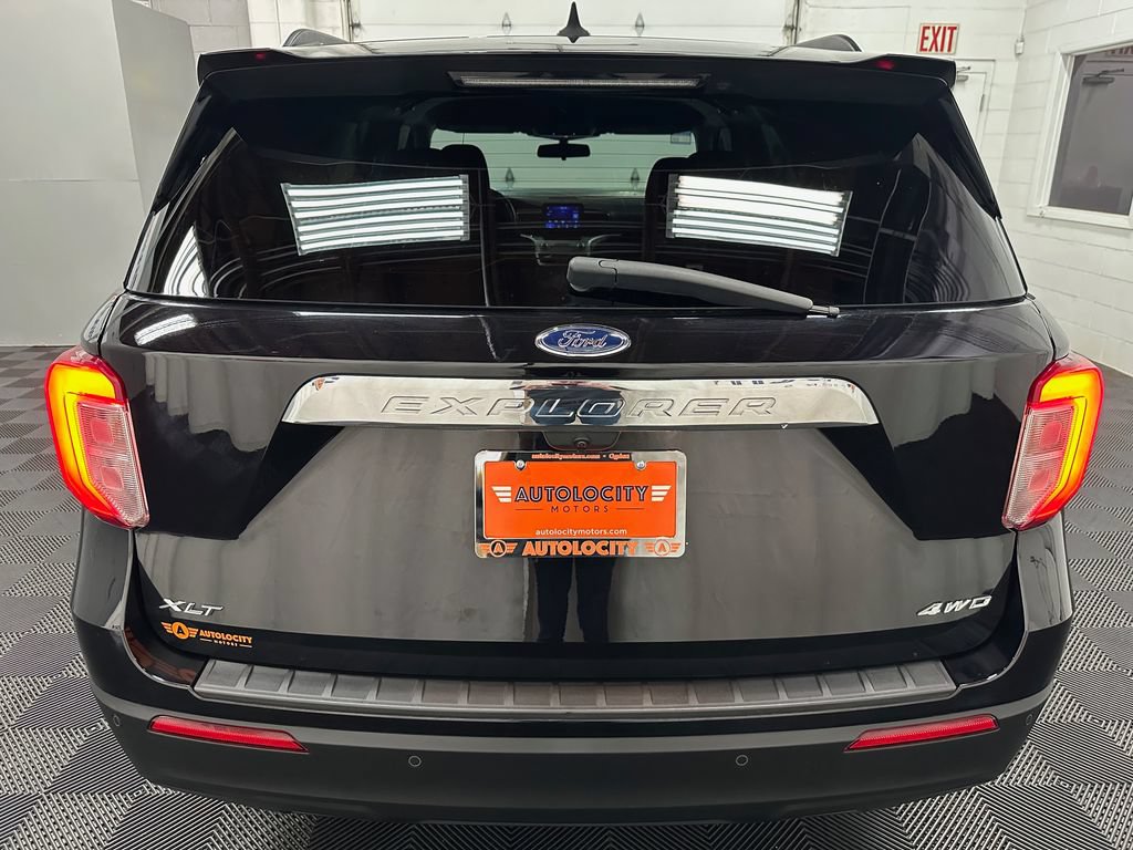 Used 2022 Ford Explorer XLT AWD/4WD image 9