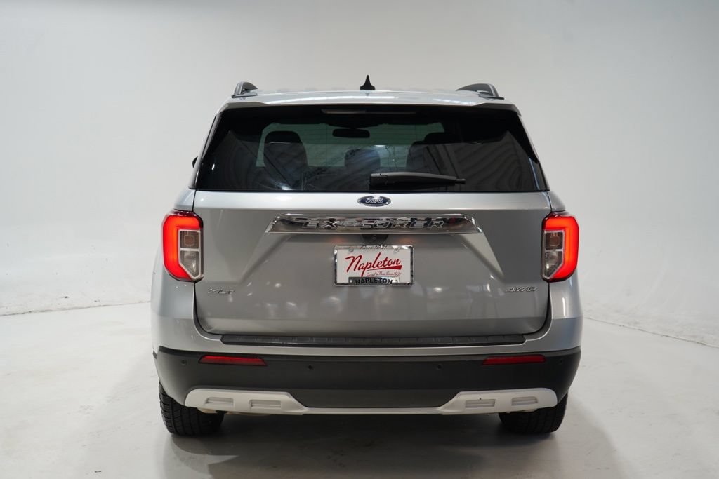 Used 2024 Ford Explorer XLT w/ Equipment Group 202A AWD/4WD image 7