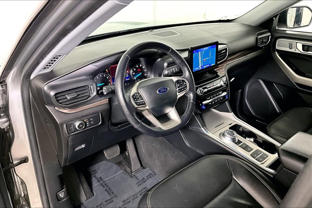 Used 2022 Ford Explorer Limited w/ Equipment Group 301A image 13