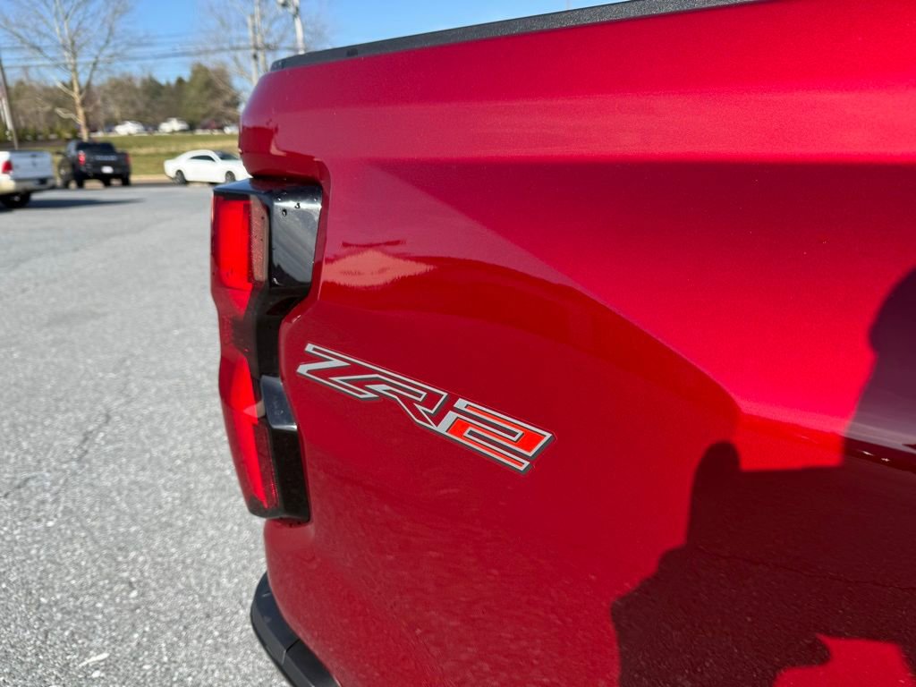 Used 2024 Chevrolet Colorado ZR2 w/ Technology Package image 12