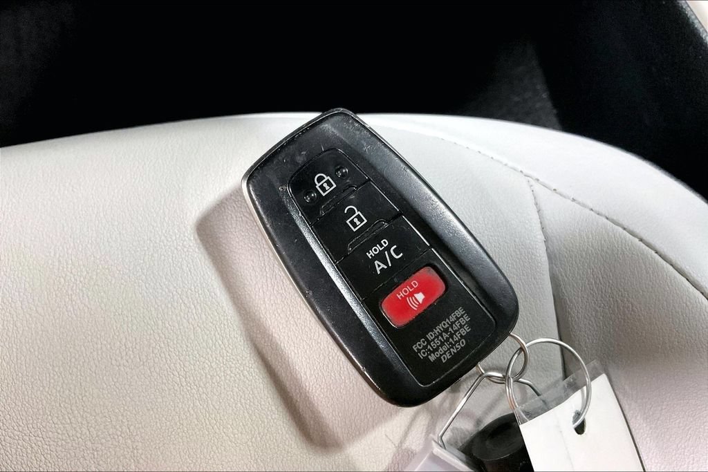 Used 2018 Toyota Prius Prime Advanced FWD image 11