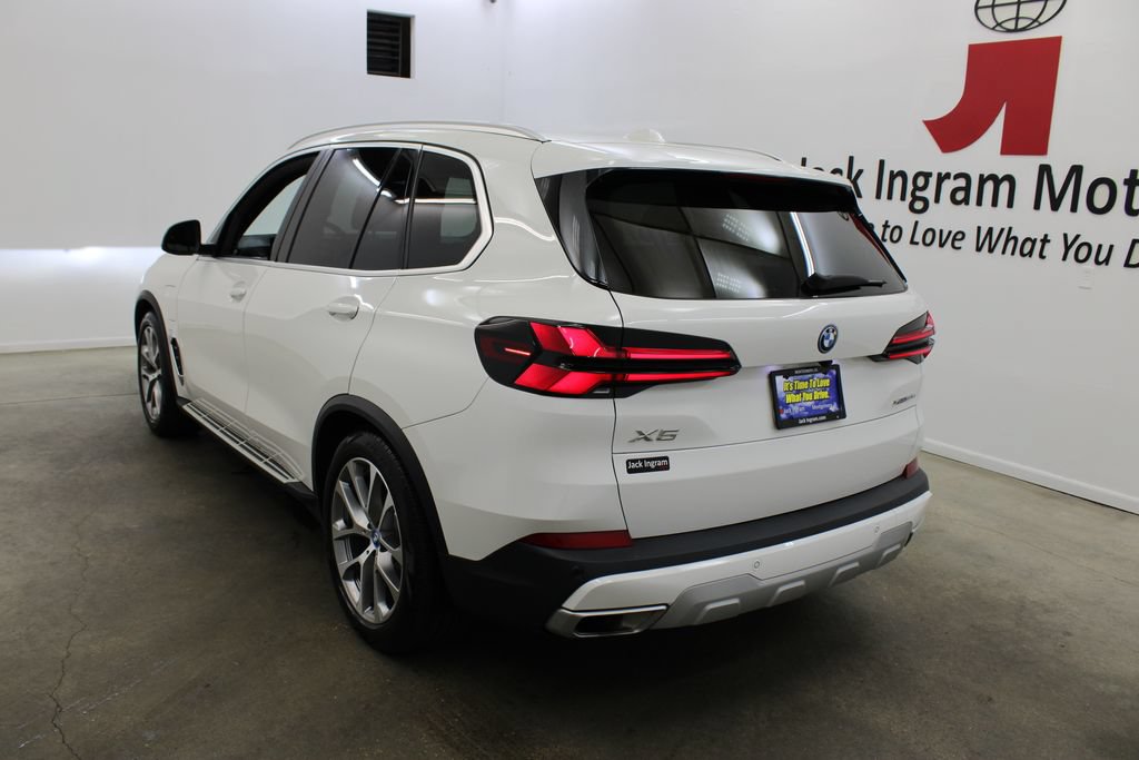 Used 2025 BMW X5 xDrive50e AWD/4WD image 3