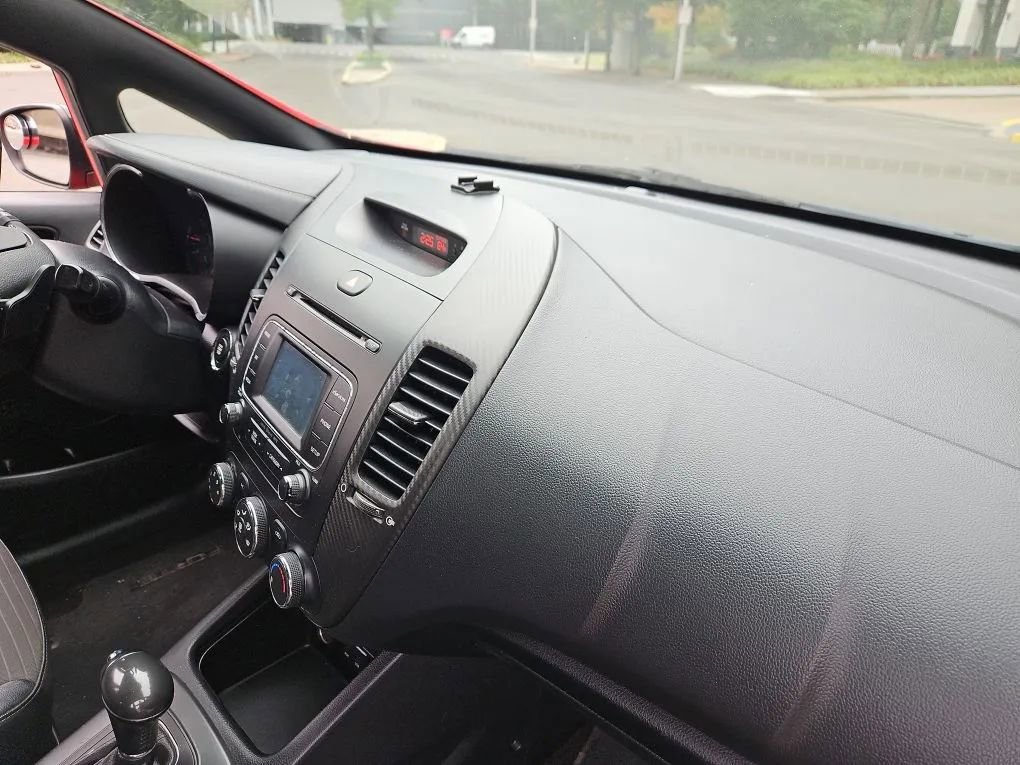 Used 2015 Kia Forte SX image 12