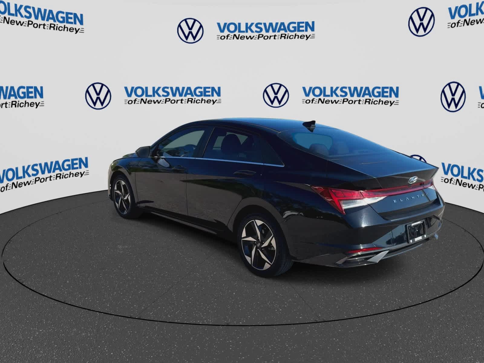 Used 2022 Hyundai Elantra SEL w/ Convenience + Premium Package FWD image 6