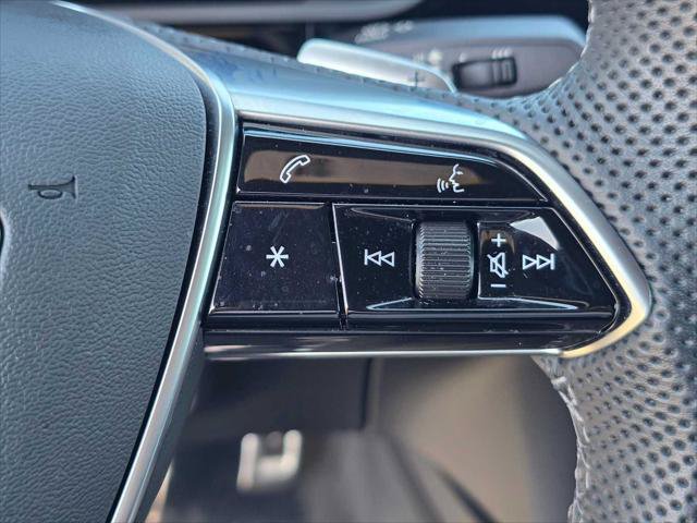 Used 2024 Audi SQ8 e-tron Prestige w/ Prestige Package AWD/4WD image 33
