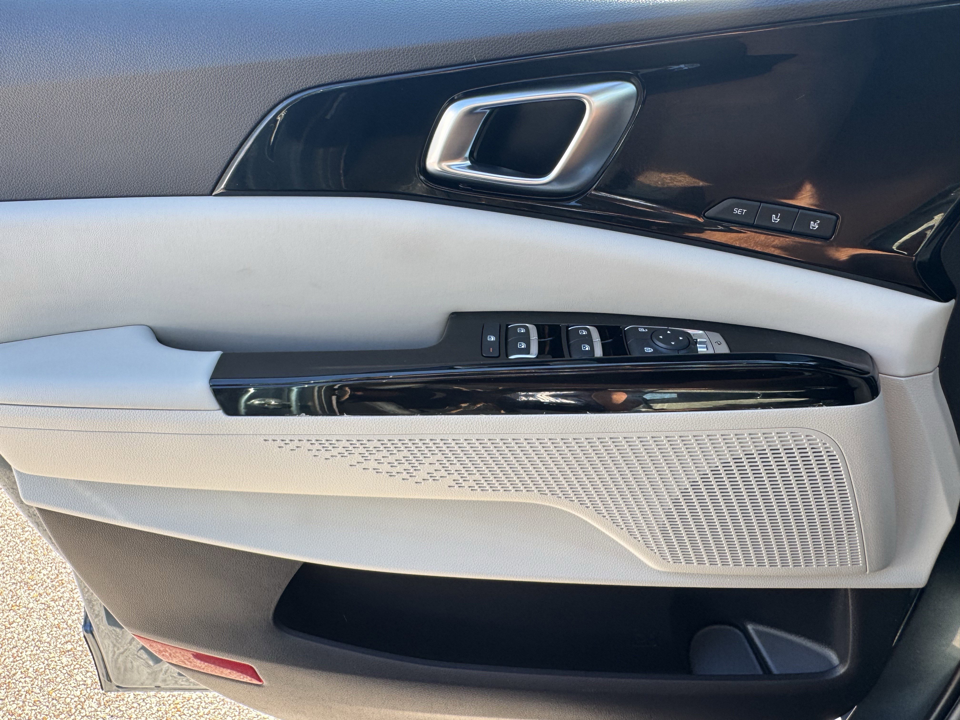 Used 2024 Kia Carnival SX image 14