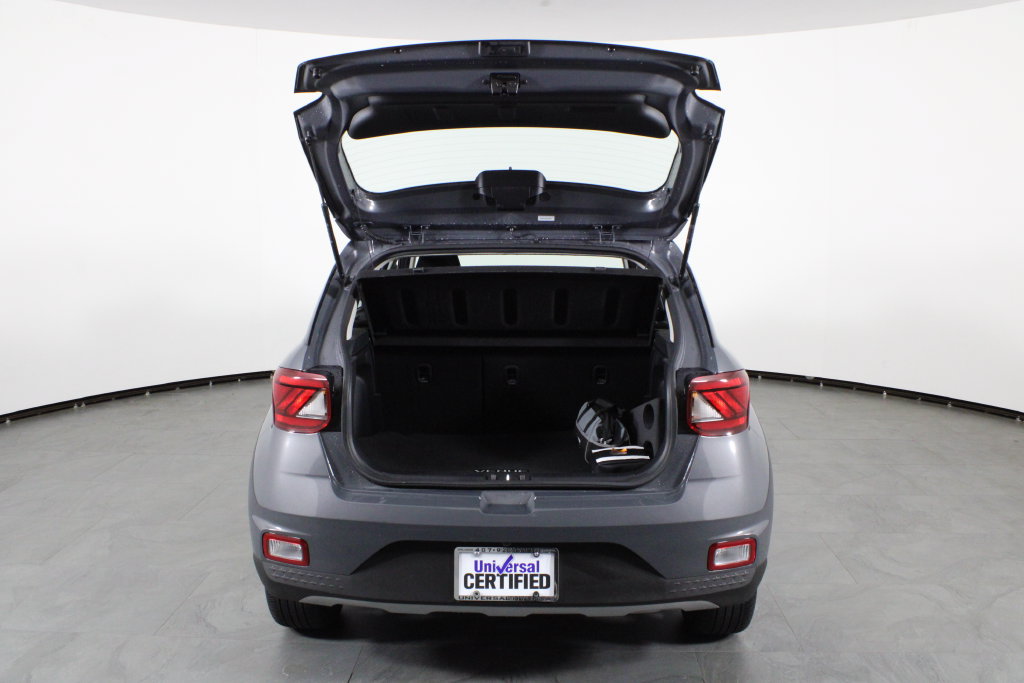 Certified 2025 Hyundai Venue SEL FWD image 17