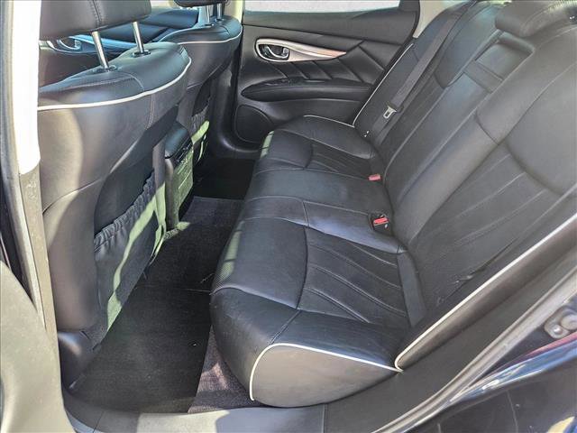 Used 2019 INFINITI Q70 Luxe image 20