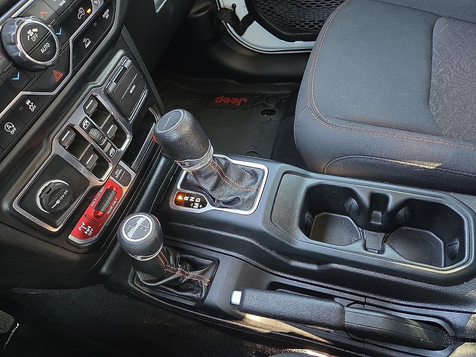 Used 2022 Jeep Gladiator Mojave w/ Trailer Tow Package AWD/4WD image 25