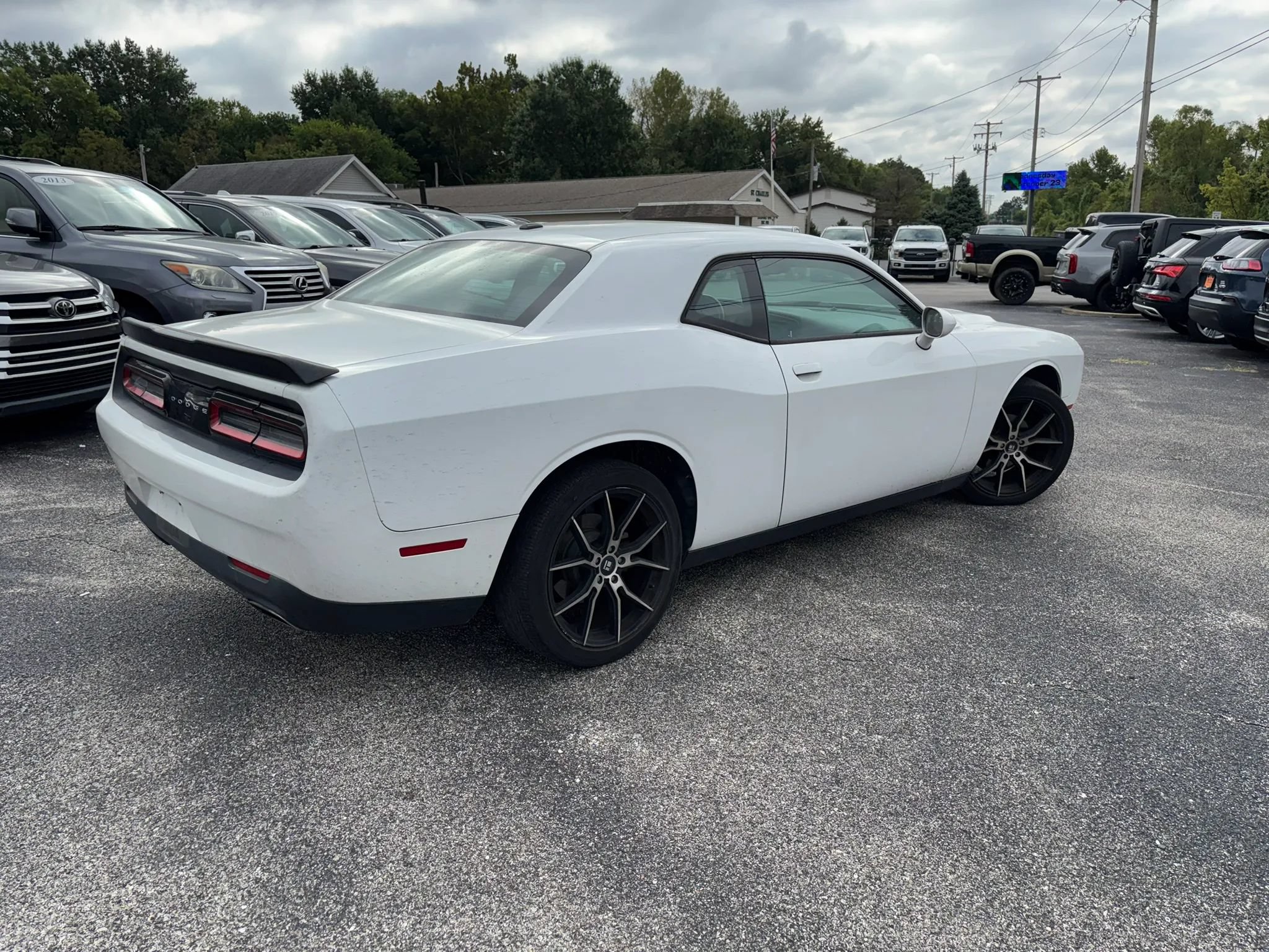 Used 2017 Dodge Challenger SXT RWD image 6