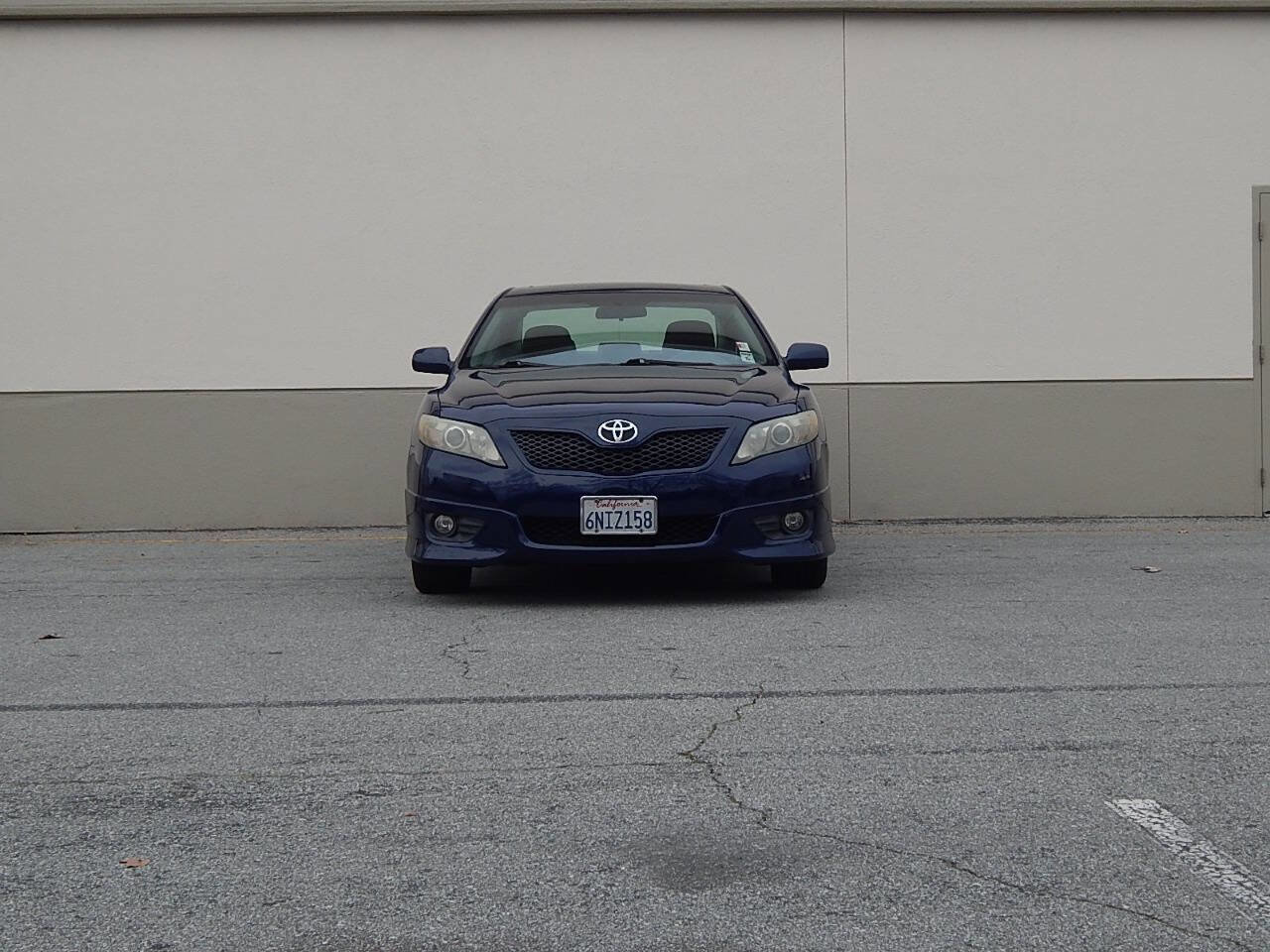 Used 2011 Toyota Camry SE w/ SE Extra-Value Pkg #1 FWD image 8