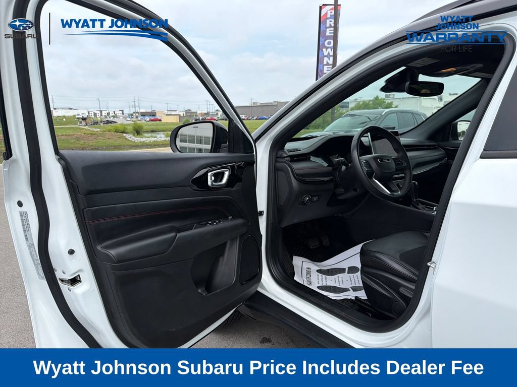 Used 2023 Jeep Compass Trailhawk AWD/4WD image 13