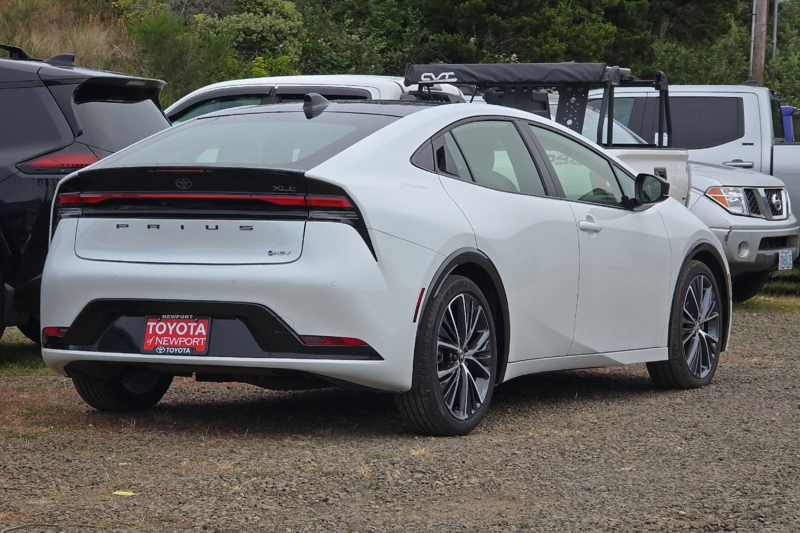 Used 2024 Toyota Prius XLE AWD/4WD image 4