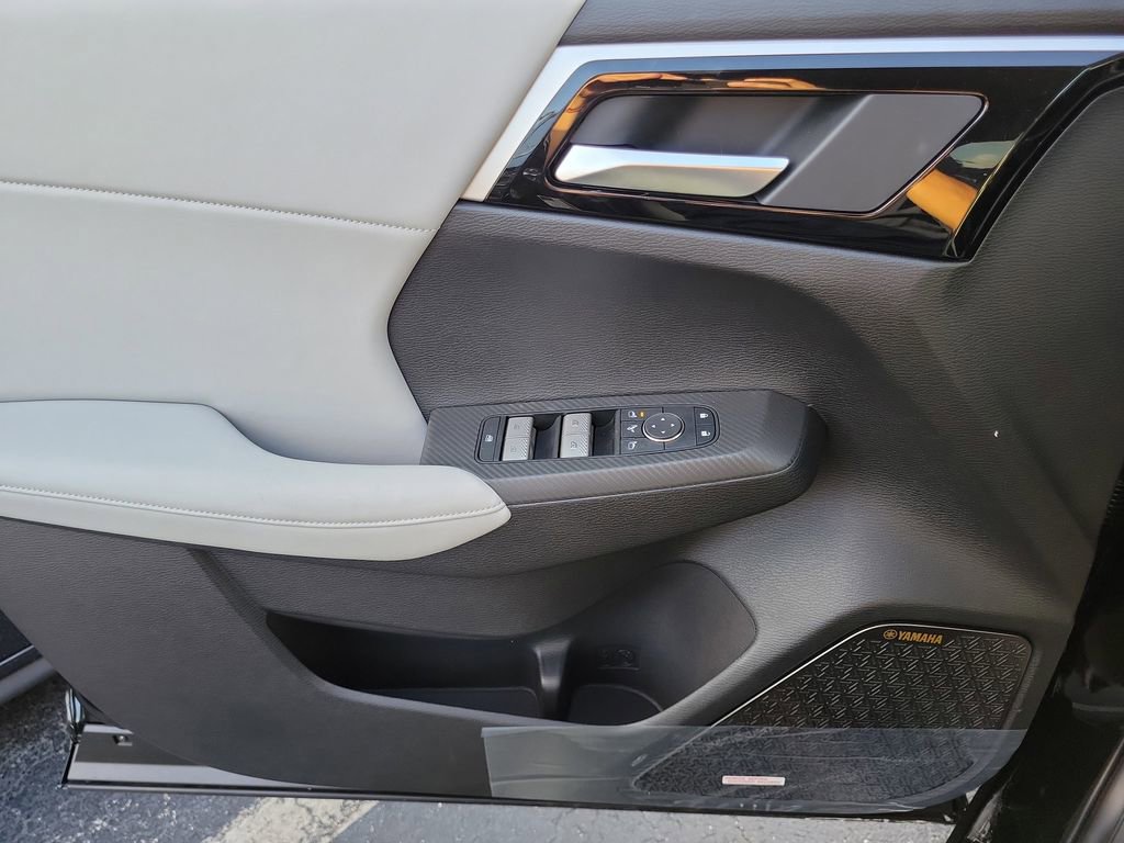 New 2025 Mitsubishi Outlander SE image 24