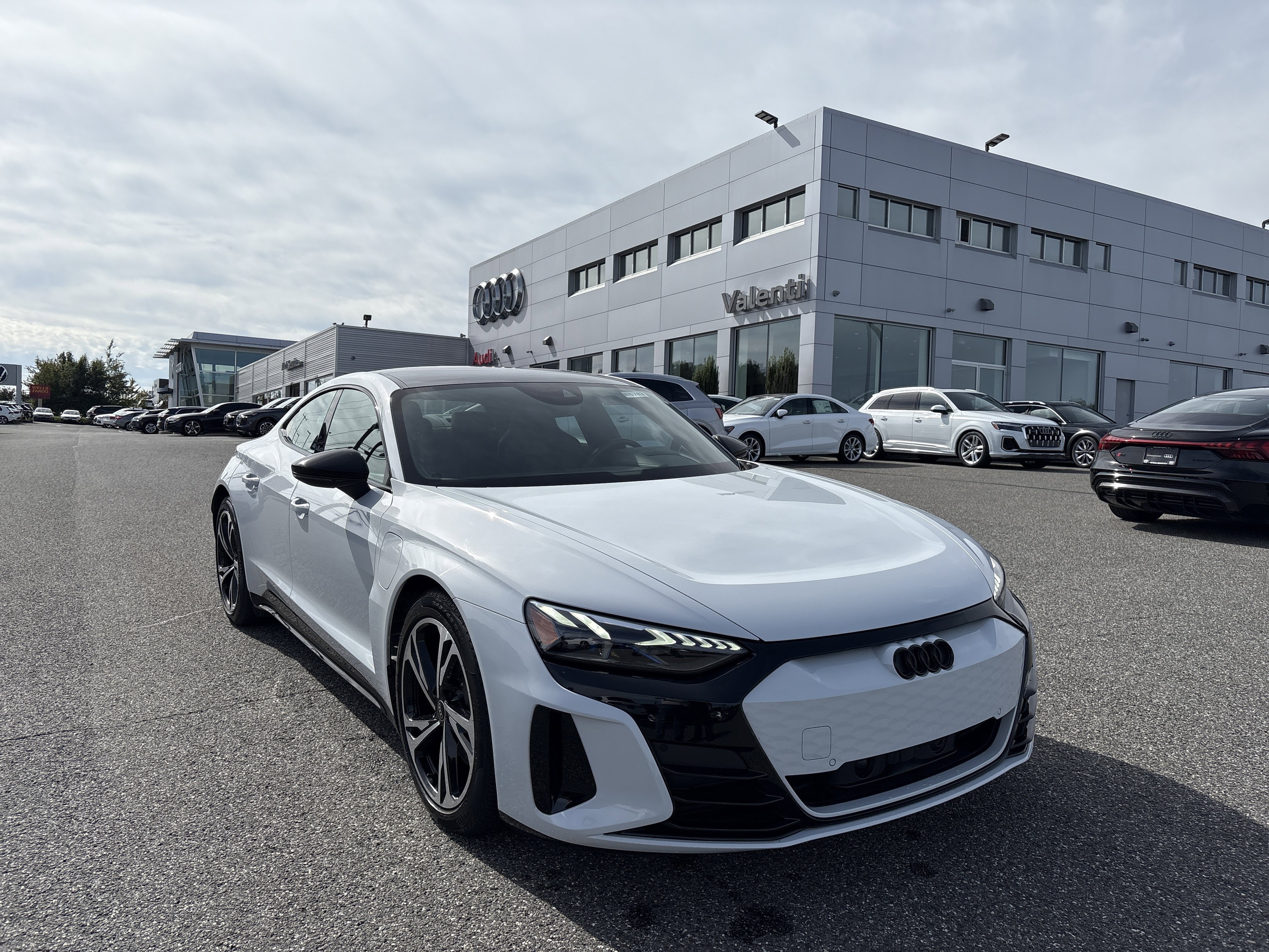 Certified 2023 Audi e-tron GT Premium Plus w/ Performance Package image 1