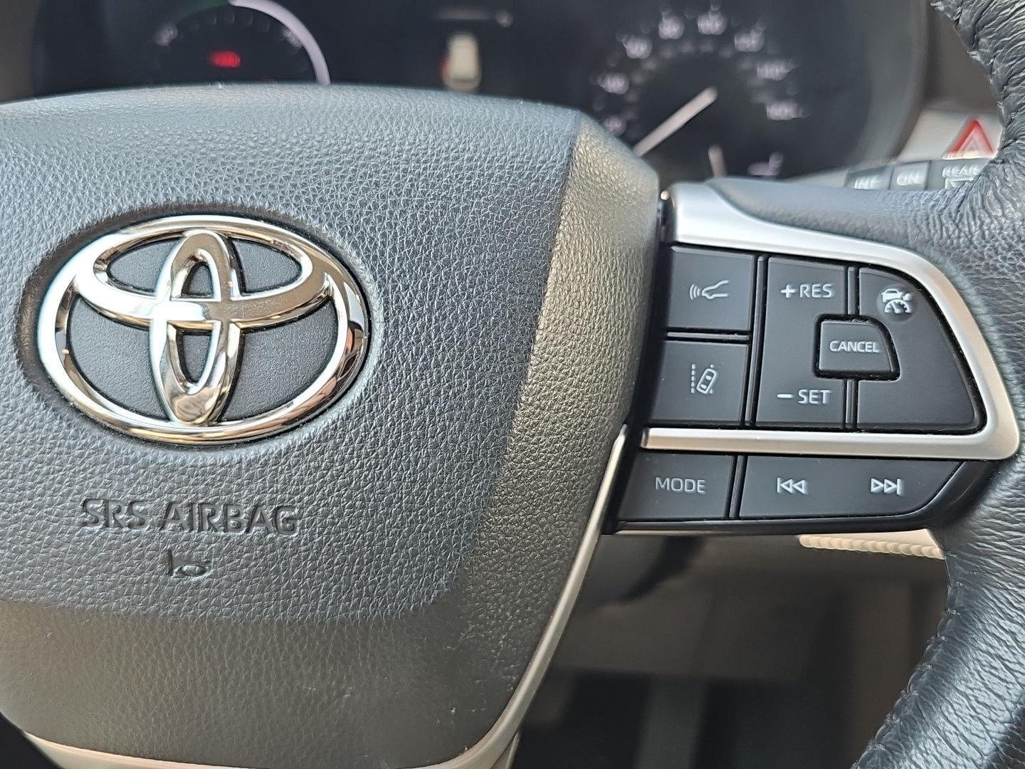 Used 2024 Toyota Sienna XLE FWD image 15