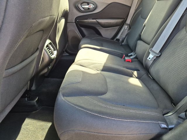 Used 2015 Jeep Cherokee Latitude AWD/4WD image 18