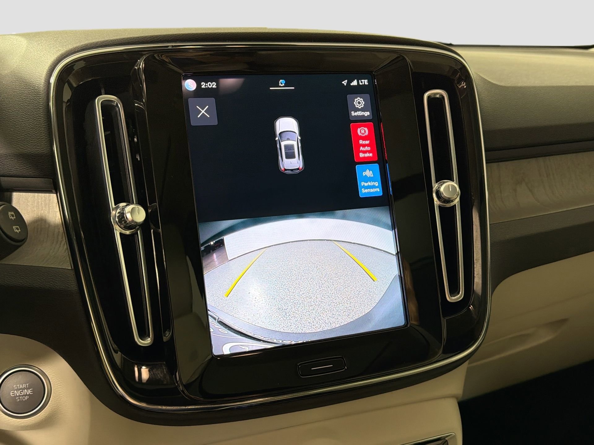 Certified 2023 Volvo XC40 B5 Plus w/ Protection Package Premier image 14