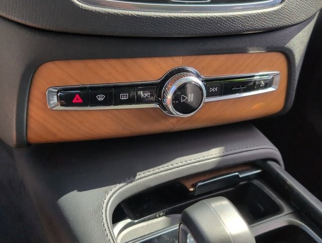 Certified 2025 Volvo XC90 T8 Core w/ Protection Package image 25