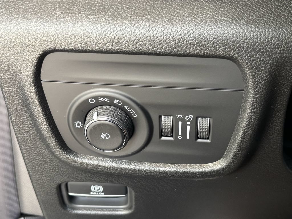 New 2026 Jeep Grand Cherokee Limited w/ Limited Altitude Package AWD/4WD image 20