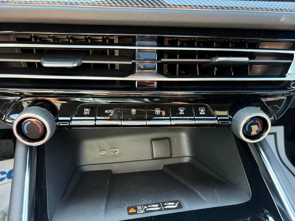 New 2026 Chevrolet Traverse High Country w/ LPO, Floor Liner Package AWD/4WD image 25