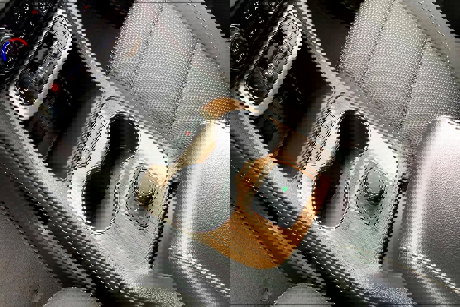 Used 2022 GMC Acadia SLE w/ Elevation Edition FWD image 15