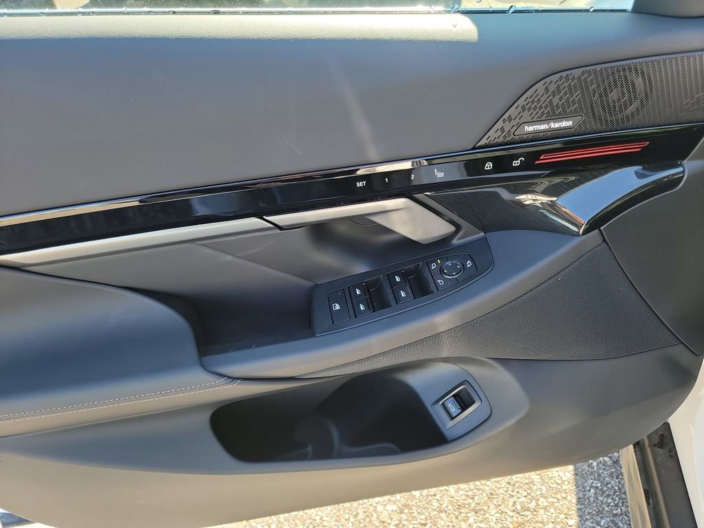 Certified 2025 BMW 530i xDrive w/ Premium Package image 10