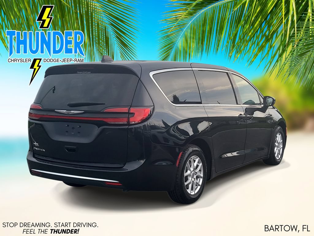 Certified 2023 Chrysler Pacifica Touring-L FWD image 4