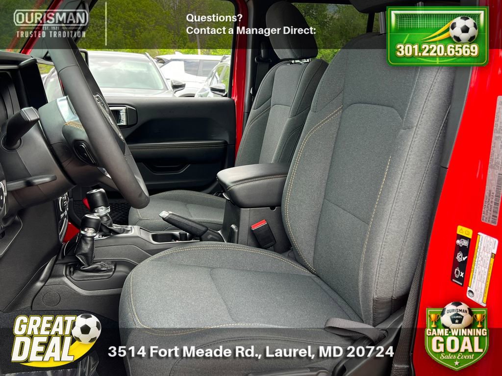 Used 2024 Jeep Wrangler Unlimited Sahara AWD/4WD image 5