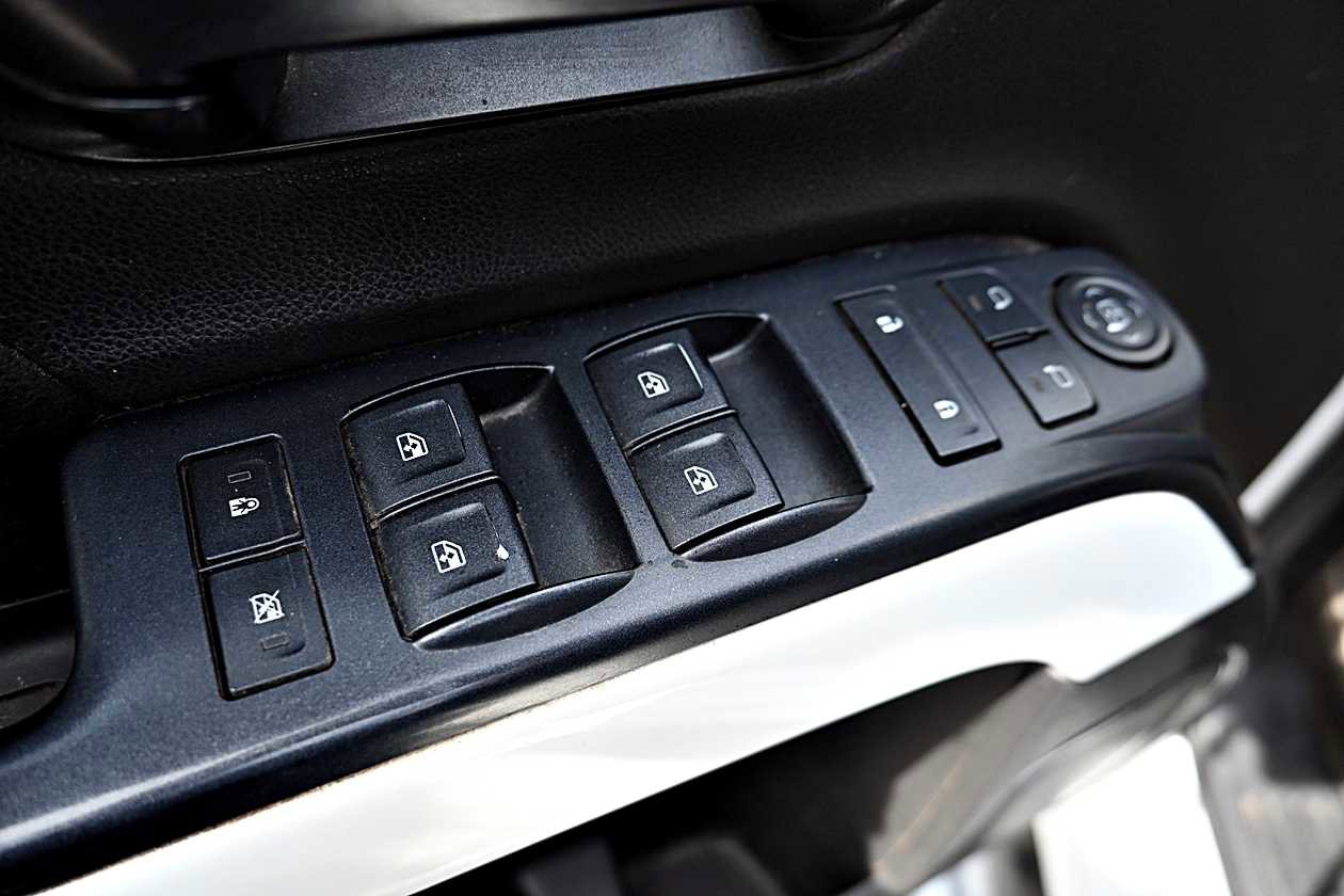 Used 2015 Chevrolet Silverado 3500 LTZ image 16