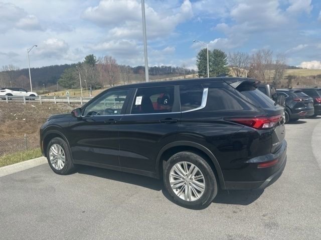 Used 2024 Mitsubishi Outlander ES image 24
