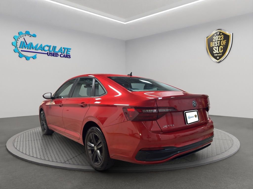 Used 2022 Volkswagen Jetta SE image 3