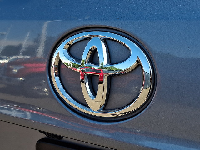 Used 2023 Toyota Highlander XLE FWD image 31
