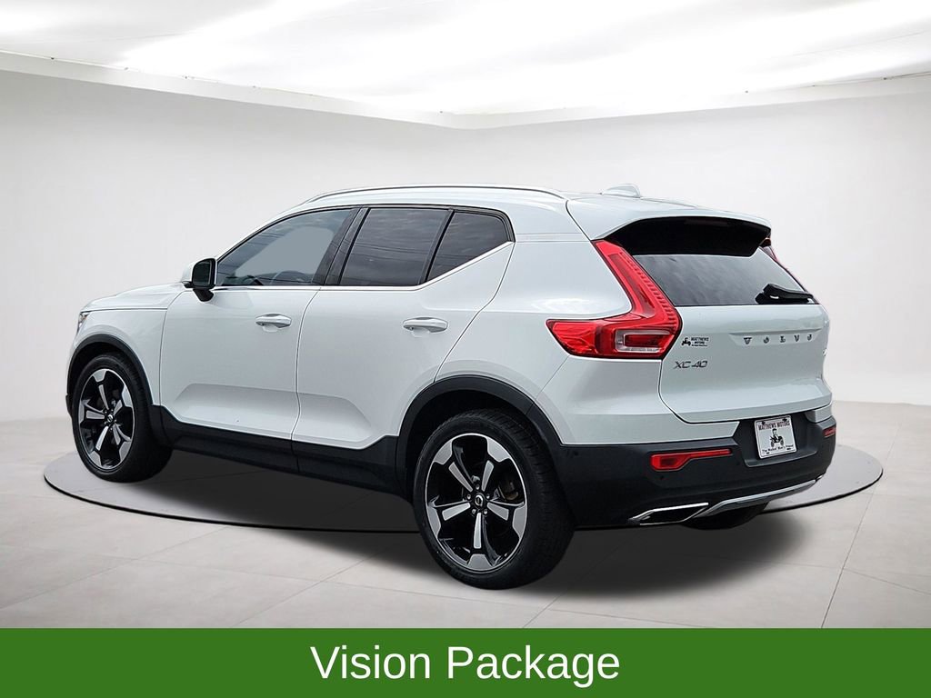 Used 2019 Volvo XC40 T4 Inscription FWD image 5