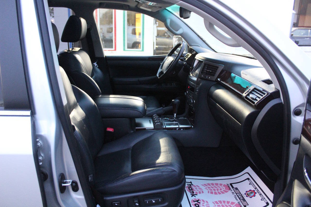 Used 2011 Lexus LX 570 4WD w/ Luxury Pkg image 27