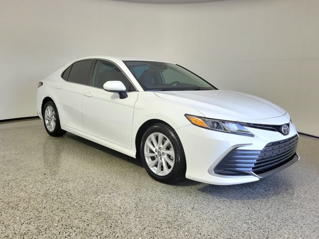 Used 2022 Toyota Camry LE FWD image 4