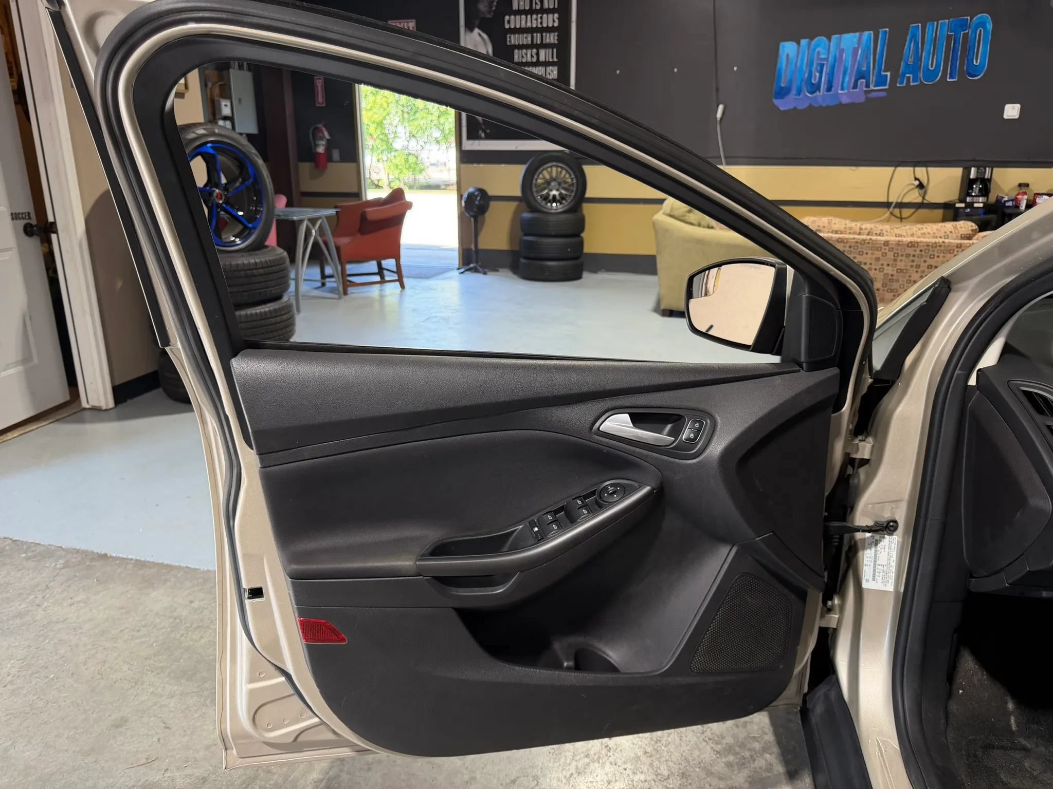 Used 2017 Ford Focus SEL w/ Interior Protection Package FWD image 16
