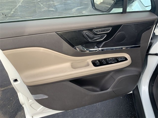 Used 2024 Lincoln Corsair AWD image 23