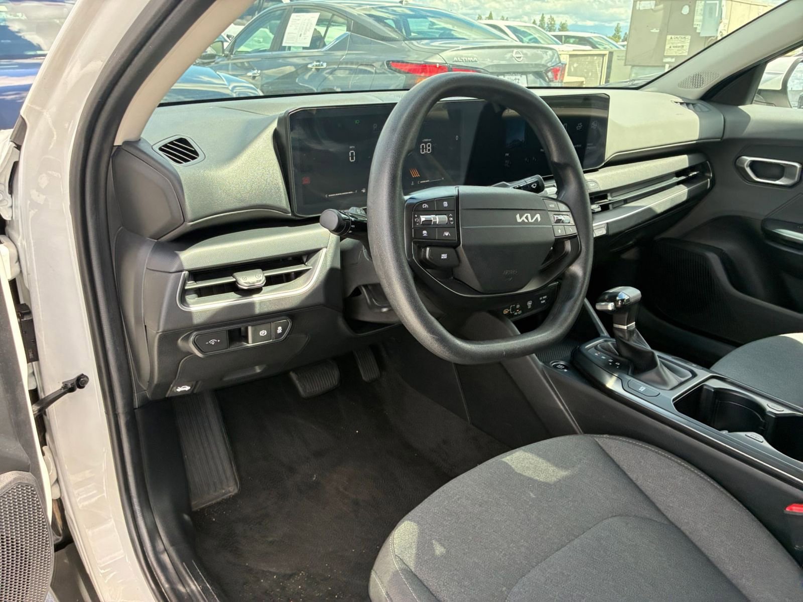 Used 2025 Kia K4 LXS FWD image 33